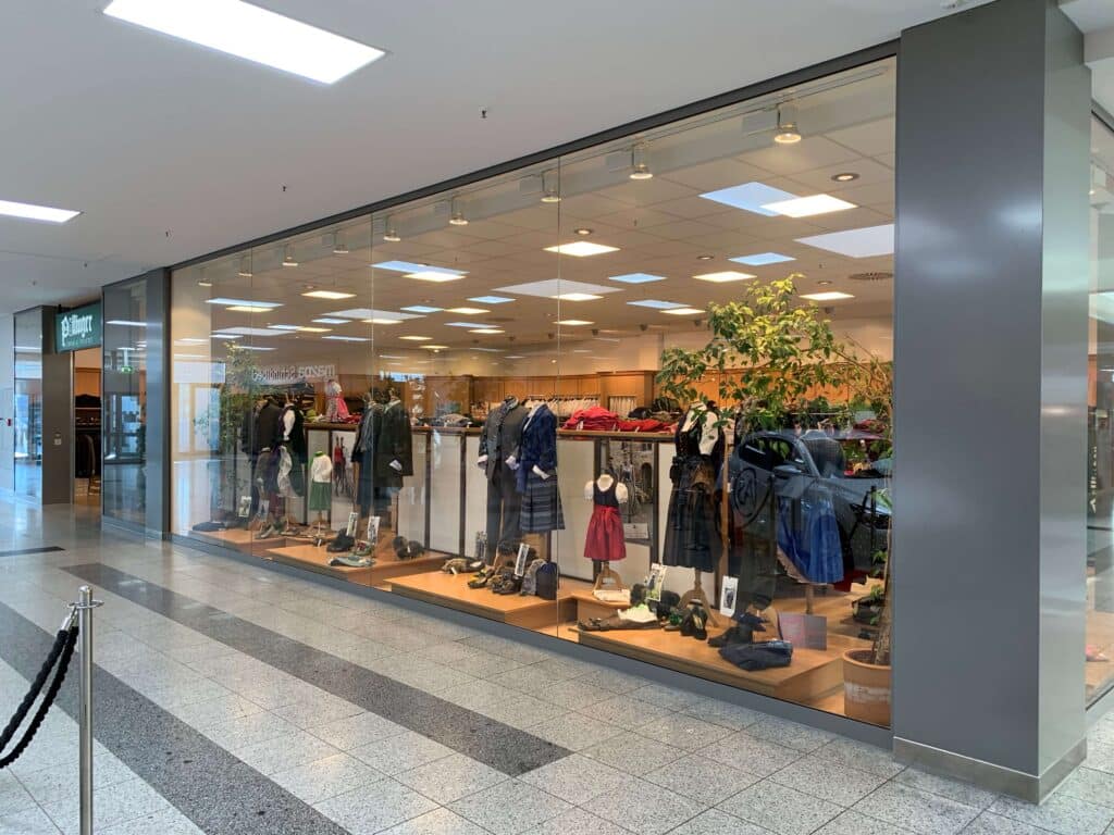 Pöllinger Leder & Tracht - Filiale Regensburg im DEZ Pöllinger Filiale im DEZ in Regensburg 4