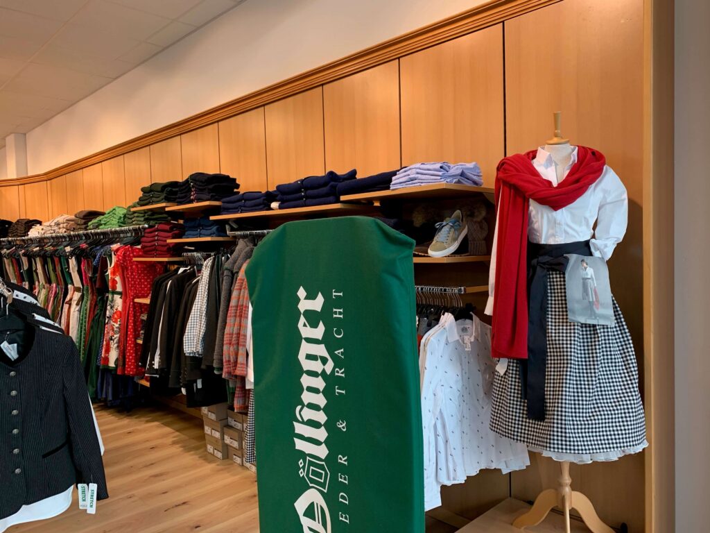 Pöllinger Leder & Tracht - Filiale Regensburg im DEZ Pöllinger Filiale im DEZ in Regensburg 5