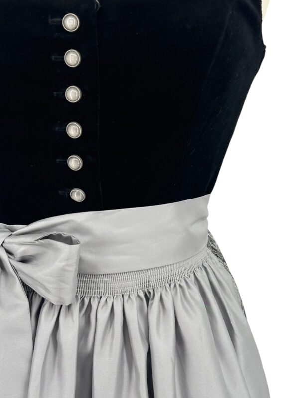 Dirndl Schwarz Koflersee 242 2023/80 – Bild 3
