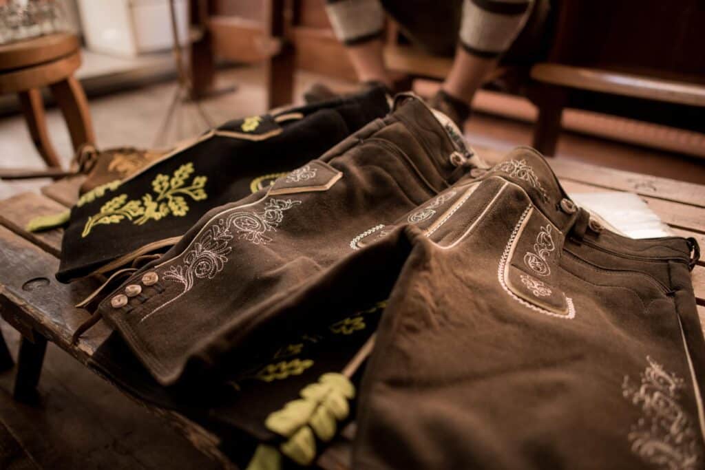 Pöllinger Leder & Tracht - Trachtenverein Dirndl & Lederhosen in Straubing